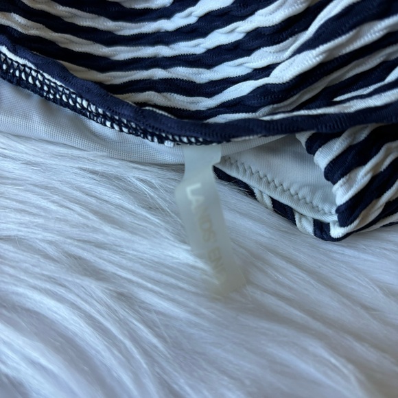 💙🤍LAND’S END NAVY AND WHITE STRIPED TANKINI TOP - Picture 5 of 6